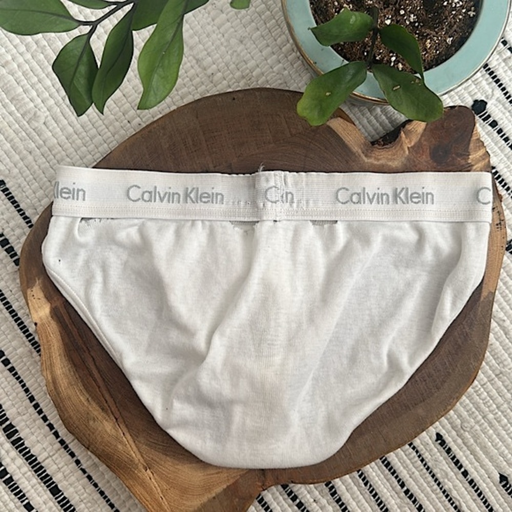 Calvin Klein - Picture 6 of 17